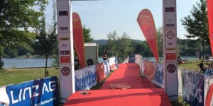 Beitragsbild des Blogbeitrags Serie hält: Polizisten gewinnen am Pichlingersee beim Steeltownman
