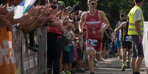 Beitragsbild des Blogbeitrags Van Vlerken und Pertl gewinnen Jannersee Triathlon