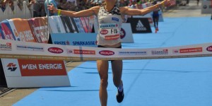 Beitragsbild des Blogbeitrags Wutti konzentriert sich auf Marathon Lauf