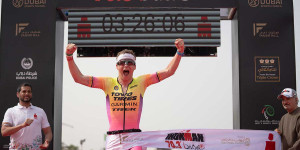 Beitragsbild des Blogbeitrags Philipp und van Riel gewinnen IRONMAN 70.3 Dubai 2022