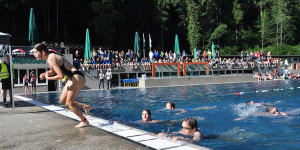 Beitragsbild des Blogbeitrags Über 400 Kids bei Schulaquathlon in Vorarlberg 