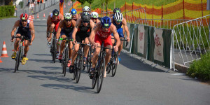 Beitragsbild des Blogbeitrags LIVE: Premiere des Eliminator Race in Kitzbühel