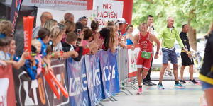 Beitragsbild des Blogbeitrags Beste Stimmung bei ausverkauftem ALOHA TRI Traun 2022