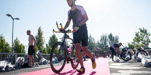 Beitragsbild des Blogbeitrags Michael Weiss gewinnt die Halbdistanz beim 36. Austria Triathlon Podersdorf! 