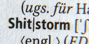 Beitragsbild des Blogbeitrags Goldene Regeln für den Umgang mit einem Shitstorm