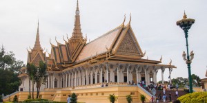 Beitragsbild des Blogbeitrags 7 Sehenswürdigkeiten in Phnom Penh, die Du nicht verpassen solltest 