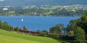 Beitragsbild des Blogbeitrags Reisetipps: Mit dem Zug in den Urlaub in Österreich – Mit Video!