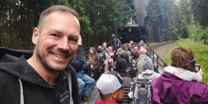 Beitragsbild des Blogbeitrags Erzgebirge Tipps: Fichtelbergbahn und Erzgebirgische Aussichtsbahn (Video)