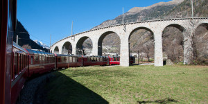 Beitragsbild des Blogbeitrags Bernina Express: Herbstreise von Gletschern zu den Palmen 