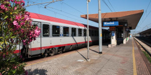 Beitragsbild des Blogbeitrags Direkter Zug nach Rimini: Bequem in den Urlaub 
