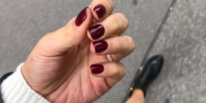 Beitragsbild des Blogbeitrags Shellac: Profi vs. DIY – was hält besser? 