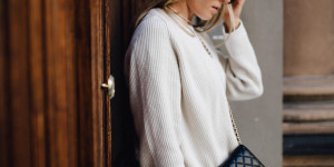 Beitragsbild des Blogbeitrags Outfit: Whites with a Touch of Chanel
