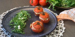 Beitragsbild des Blogbeitrags REZEPT | Gefüllte Tomaten mit Champignons und Reis 