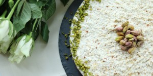 Beitragsbild des Blogbeitrags no bake Cheesecake mit Zitrone und Pistazien 