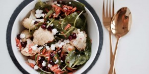 Beitragsbild des Blogbeitrags Wintersalat mit Blumenkohl & Granatapfel