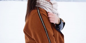 Beitragsbild des Blogbeitrags [Plus Size Outfit]: Winter Chic on the frozen Danube River 