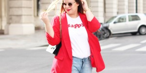 Beitragsbild des Blogbeitrags PLUS SIZE OUTFIT // Because I’m HAPPY! Roter Blazer, Mules & Boyfriend Jeans 
