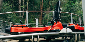 Beitragsbild des Blogbeitrags Sommerrodelbahn Salzburg: der Maisi Flitzer