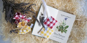 Beitragsbild des Blogbeitrags Besser schlafen mit Kräutern – Besondere Weihnachtsgeschenke aus der Natur