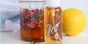Beitragsbild des Blogbeitrags Kraftvolles Deo-Duo – Wirksames Sprühdeo mit Rose & Salbei