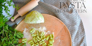 Beitragsbild des Blogbeitrags Grüne Kräuterpasta selbst gemacht – Cavatelli a casa
