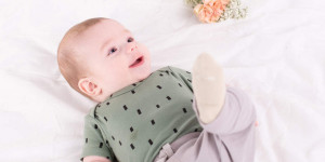 Beitragsbild des Blogbeitrags Wie Du mit gemieteter Babykleidung der Welt und Deiner Geldbörse etwas Gutes tun kannst