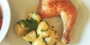 Beitragsbild des Blogbeitrags Grillhenderl mit Petersil-Erdäpfel 