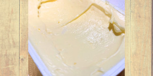 Beitragsbild des Blogbeitrags selbstgemachte Butter: eine Köstlichkeit!