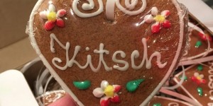Beitragsbild des Blogbeitrags Der Kitsch in unseren Herzen.
