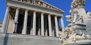 Beitragsbild des Blogbeitrags Demokratie auf festen Säulen