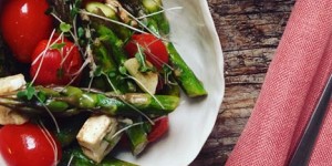 Beitragsbild des Blogbeitrags Mein liebstes Spargelrezept: Gegrillter Spargel mit Feta