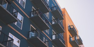 Beitragsbild des Blogbeitrags Online Mietwohnungen in Berlin finden – Tipps und Tricks bei der Wohnungssuche in Berlin!