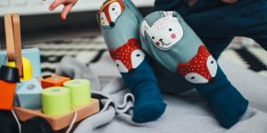 Beitragsbild des Blogbeitrags Kinderkleidung budgetschonend einkaufen