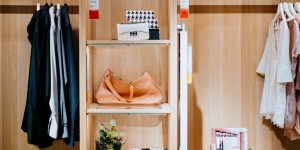 Beitragsbild des Blogbeitrags Kleiderschrank aufräumen – die besten Tipps