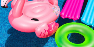 Beitragsbild des Blogbeitrags 10 Portale um günstige Familienurlaube online zu buchen