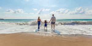 Beitragsbild des Blogbeitrags Welche Reiseversicherungen sind für den Familienurlaub empfehlenswert? 