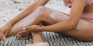 Beitragsbild des Blogbeitrags Hautpflege im Sommer – ein knochenharter Job? 