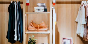 Beitragsbild des Blogbeitrags Kleiderschrank aufräumen – die besten Tipps