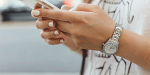 Beitragsbild des Blogbeitrags Neues Smartphone? So wird der Kauf zum Schnäppchen!