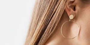 Beitragsbild des Blogbeitrags Creolen: Vom Trend-Schmuck zum absoluten Klassiker