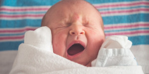 Beitragsbild des Blogbeitrags Schreibabys – Ursachen und Hilfen für gestresste Eltern