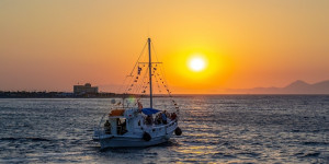 Beitragsbild des Blogbeitrags Ausflug auf hoher See – Erfrischungen und Snacks auf dem Boot