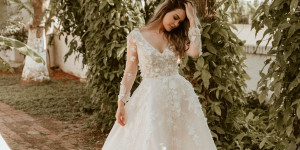 Beitragsbild des Blogbeitrags Das perfekte Hochzeitskleid für jede Braut: Tipps & Tricks zum Finden des Traumkleides