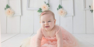 Beitragsbild des Blogbeitrags Ideen für ein Baby-Fotoshooting für ein Jahr