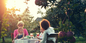 Beitragsbild des Blogbeitrags Mach deinen Garten schön, damit deine Familie ihn in vollen Zügen genießen kann