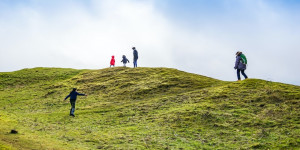 Beitragsbild des Blogbeitrags Wanderurlaub als Familie: Darauf kommt es bei der Vorbereitung an 