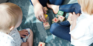 Beitragsbild des Blogbeitrags Survival Guide für Studierende mit kleinen Kindern: Studium und Kinderbetreuung vereinbaren 