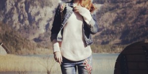 Beitragsbild des Blogbeitrags Blossoming – Denim with flower embroidery | Outfit
