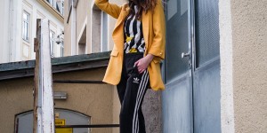 Beitragsbild des Blogbeitrags Are you bananas? – Track pants style with blazer | Outfit 