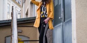 Beitragsbild des Blogbeitrags Are you bananas? – Track pants style with blazer | Outfit